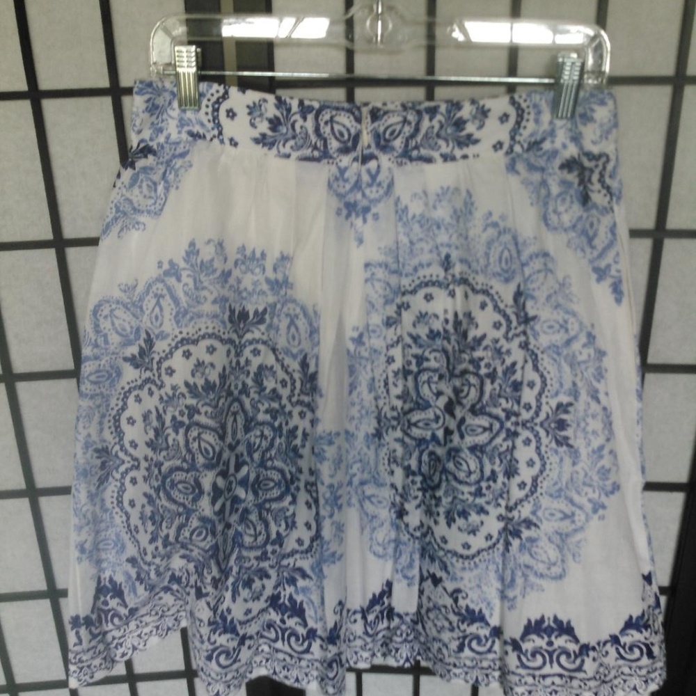 Boston Proper swingy medallion skirt, size 8